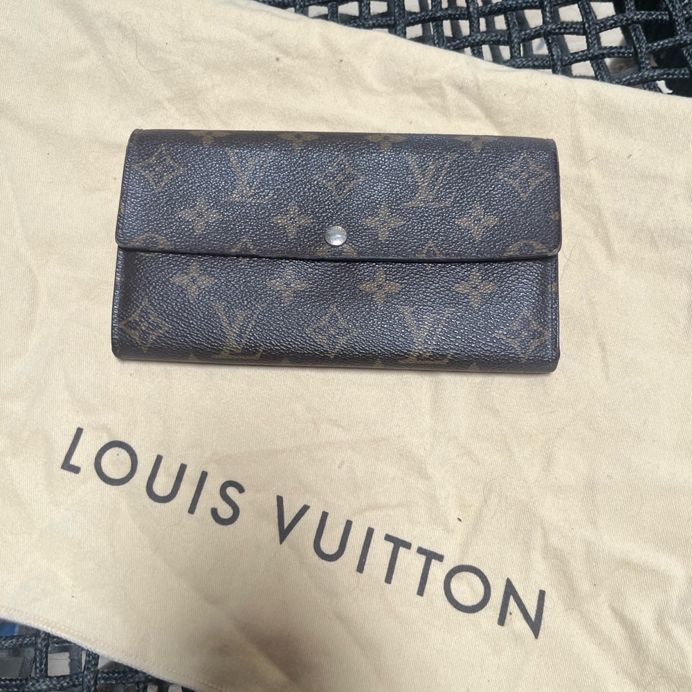 Louis Vuitton Sarah wallet